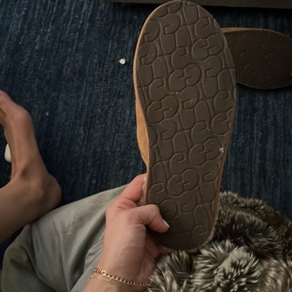 UGG Women’s Slippers – Size 9 - Chestnut - Picture 3 of 3